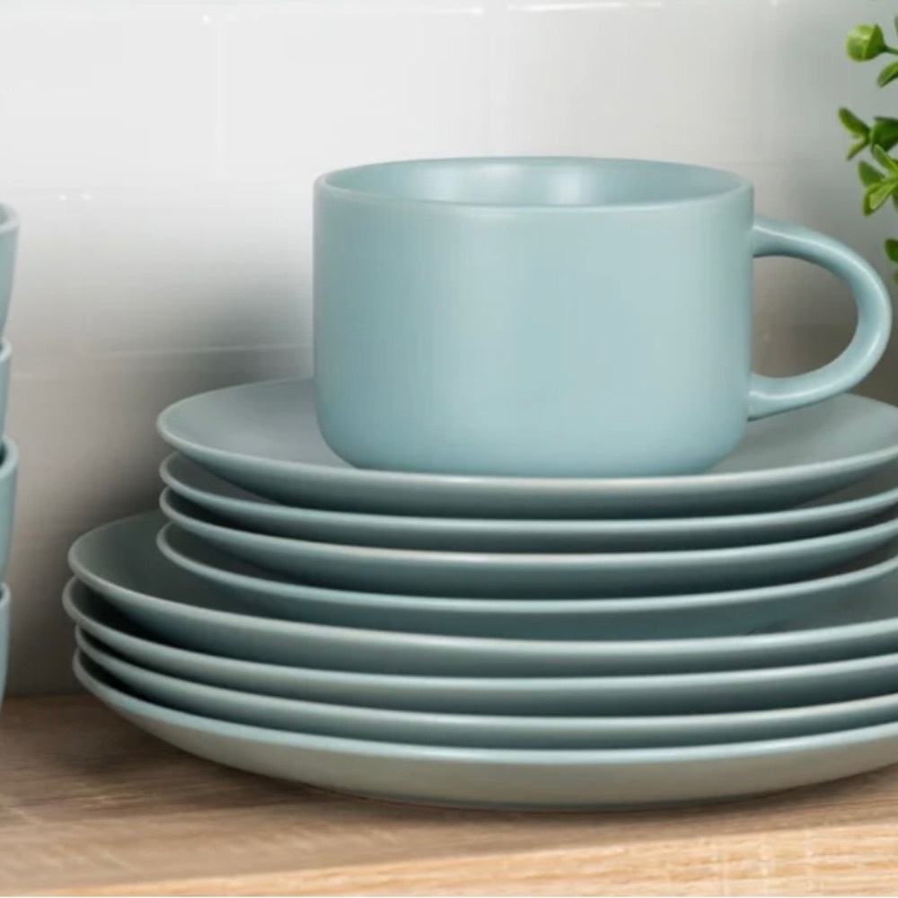 32pc dinnerware. - Picture 11 of 15